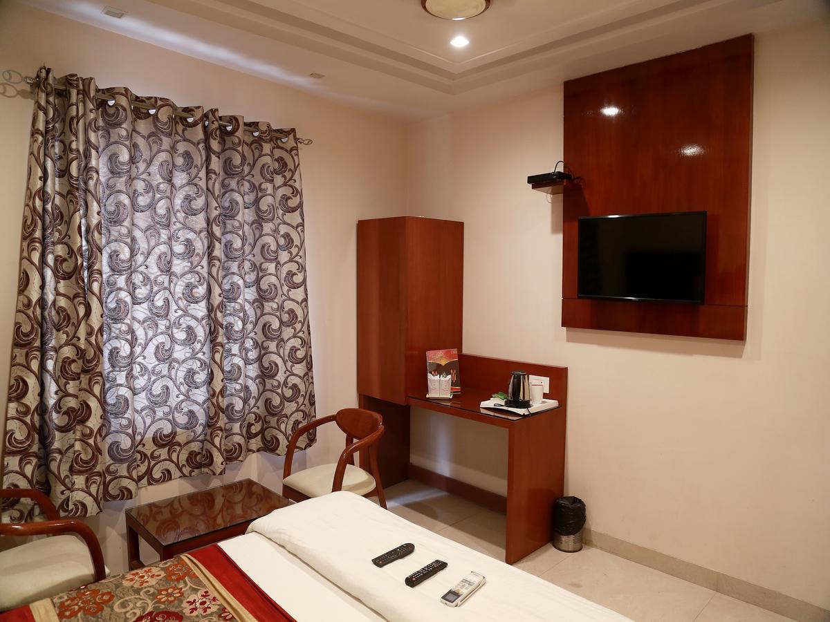 Sapphire Hotel 2*